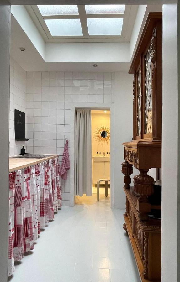 Charming Arty Studioflat, Overlooking The Domain Of A 17Th Century Chapel An Ideal Location For Business Travellers And Peace Seekers Tielrode Kültér fotó